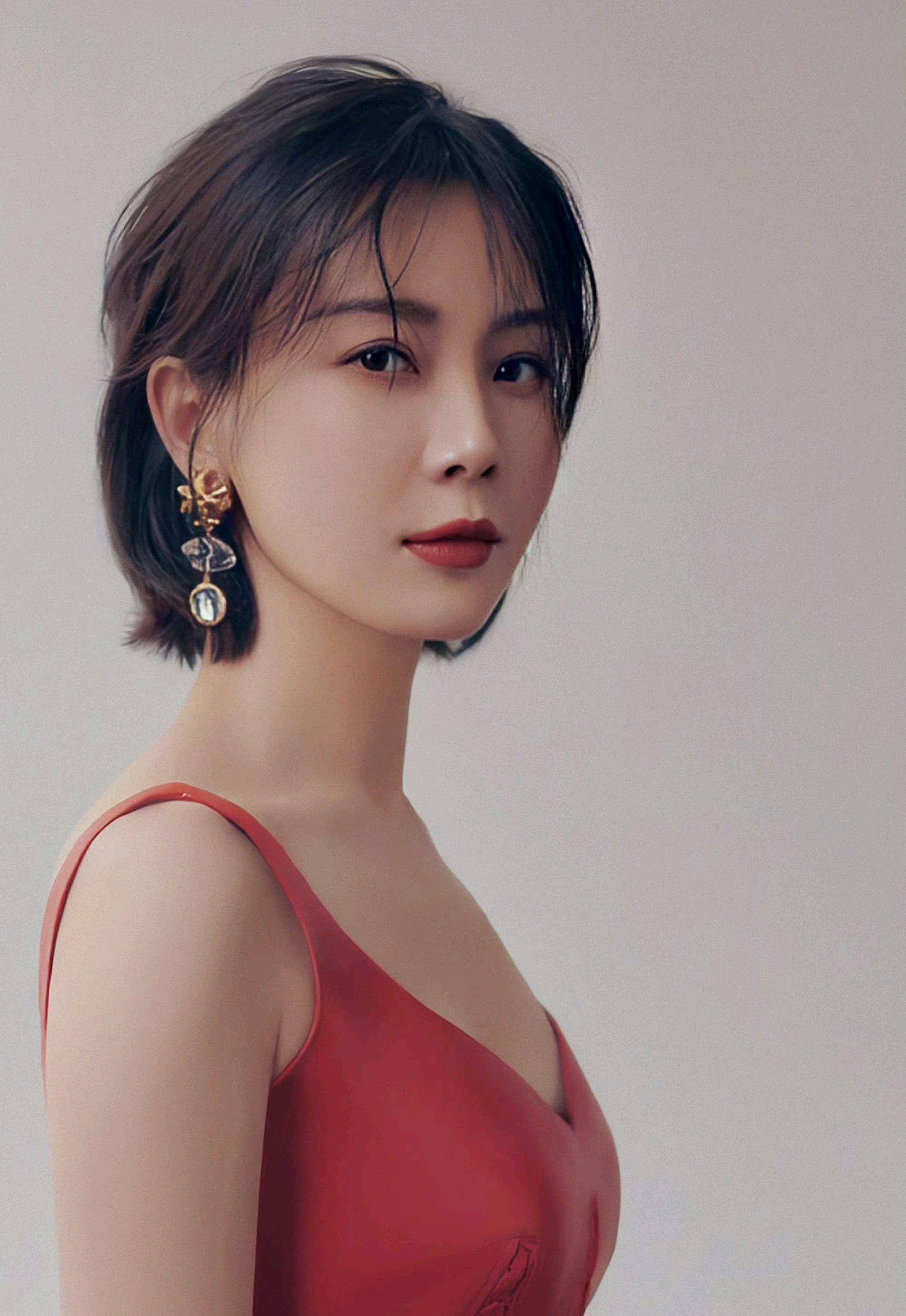 47岁陈数现身中戏授课,一板一眼专业性十足,气质超群不输大学生