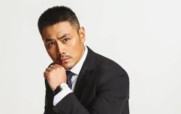 00年张纪中宣布翻拍《笑傲江湖》,还邀请邵兵饰演令狐冲,当年商量好的