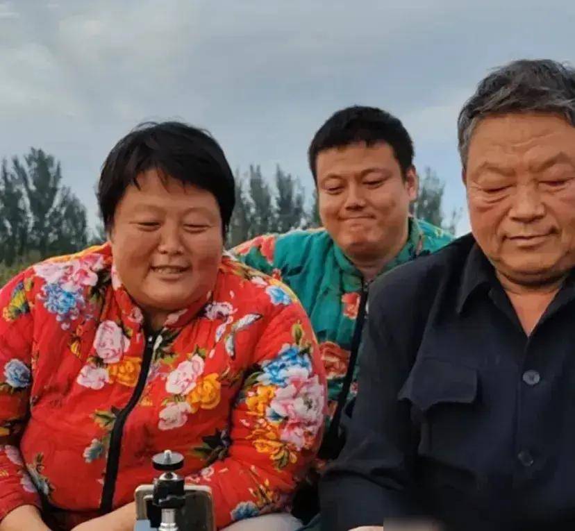 而且娘家父母 弟弟还有大姐胖吕都不怎么更新视频了.