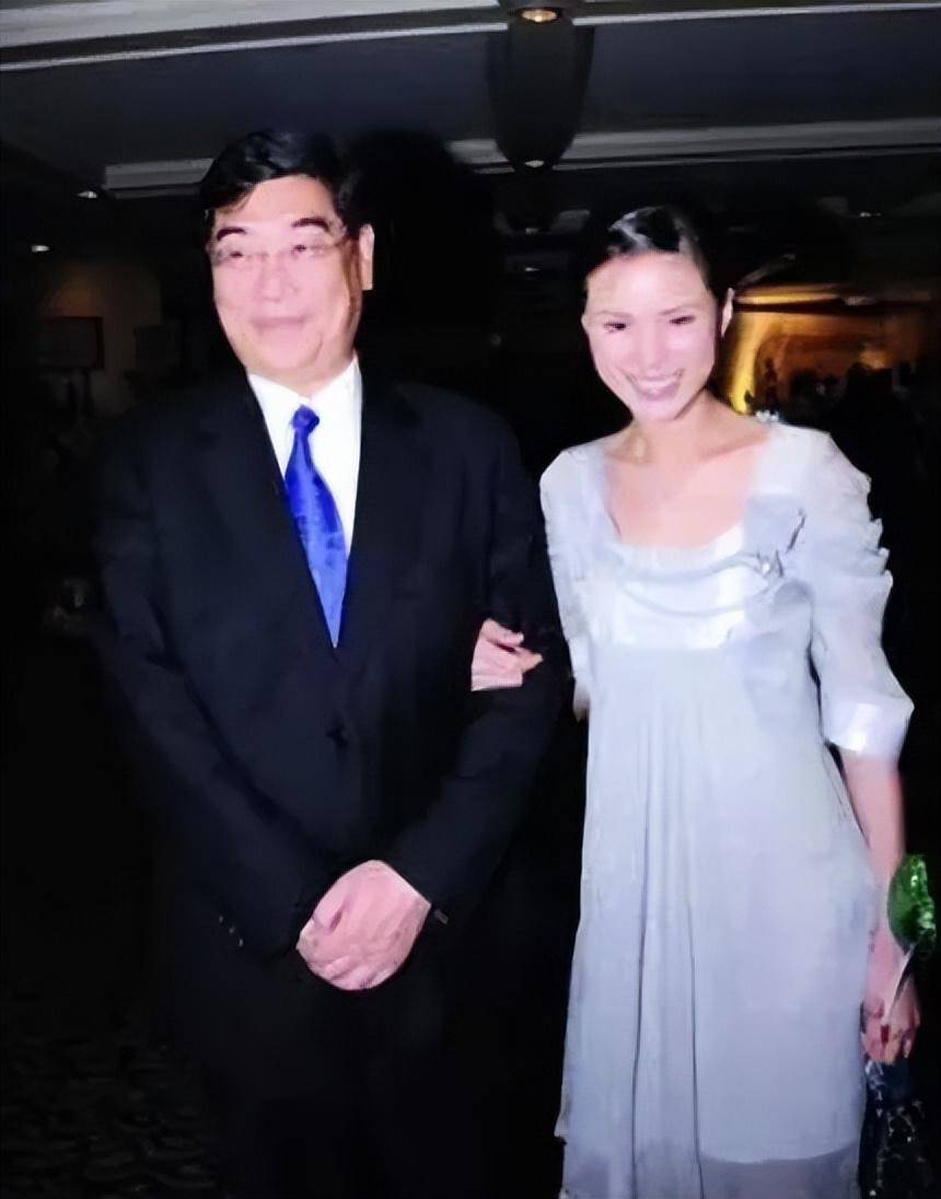 最美小龙女近况曝光:为渣男抑郁自杀,近60岁未婚无子,美如少女