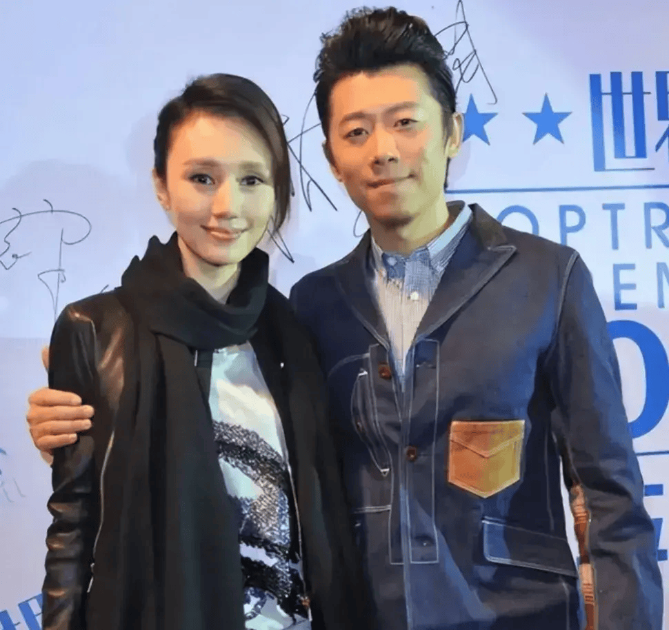 夏雨:结婚不邀请父亲,婚后与母亲明算账,妻子袁泉为他感到心疼