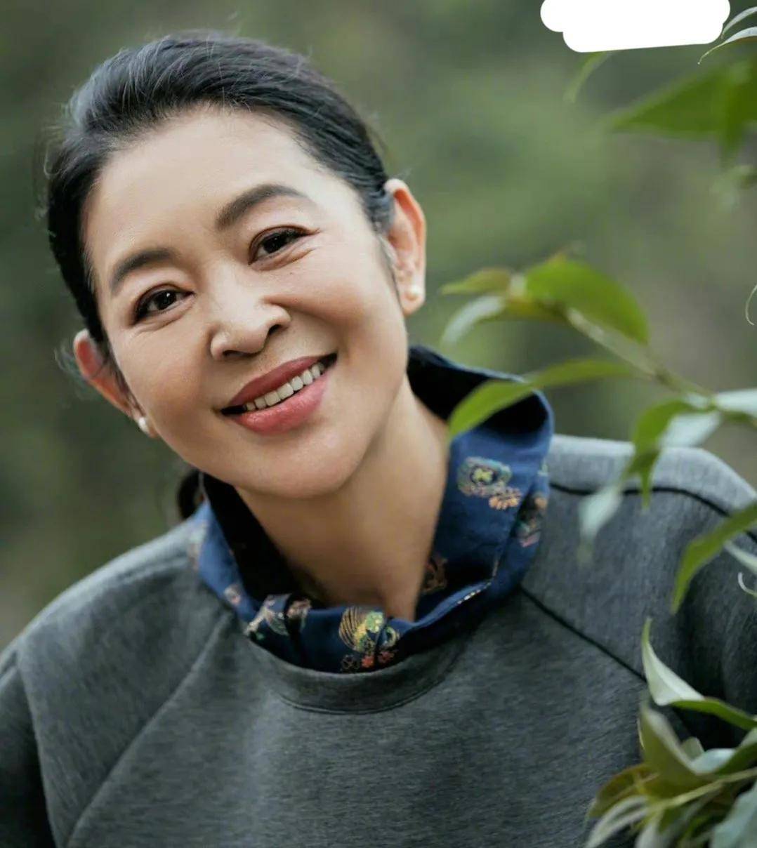 演员倪大红的妻子倪炜竟然是央视著名主持人倪萍的妹妹