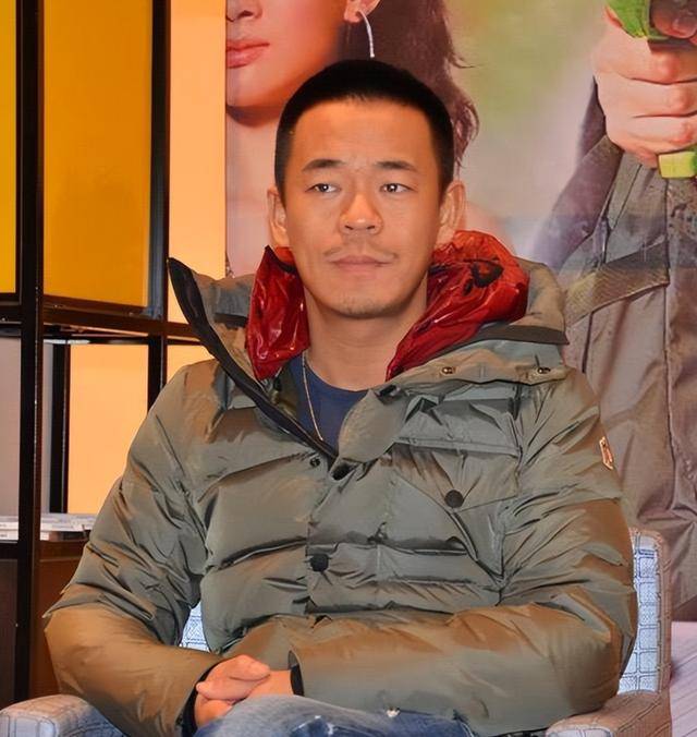 张嘉译在演艺圈已经是一位实力派演员,但当时他正处于事业困境之中.