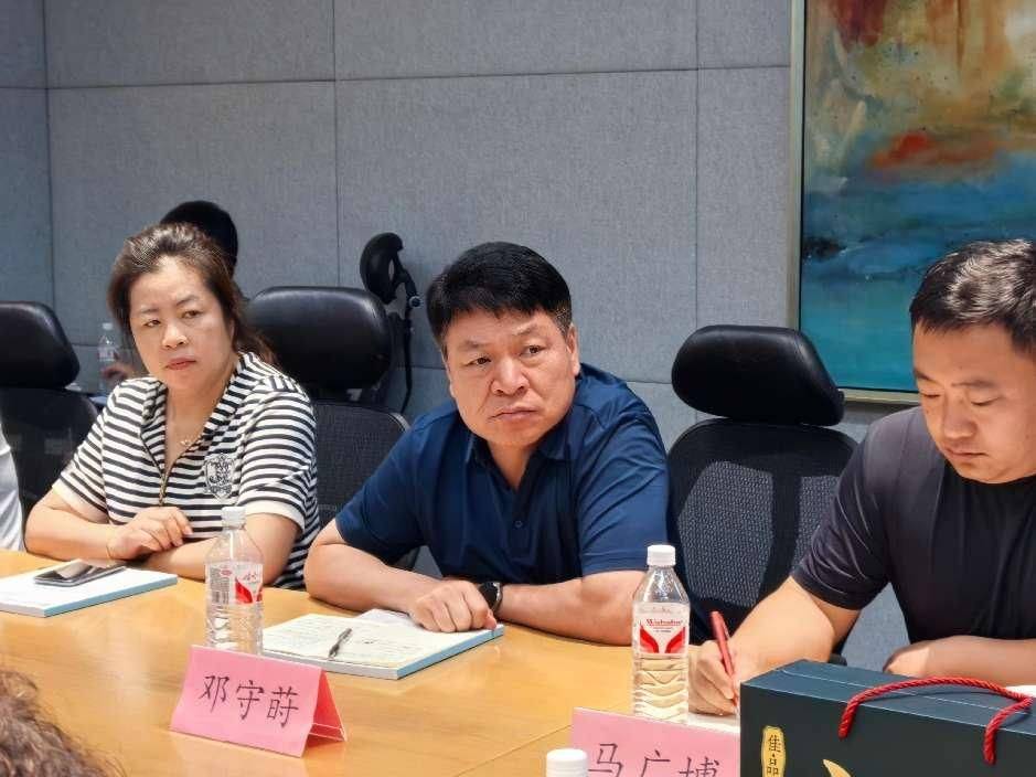 周春燕书记详细了解了本溪满族自治县的富硒木耳,富硒香菇,富硒冷水鱼