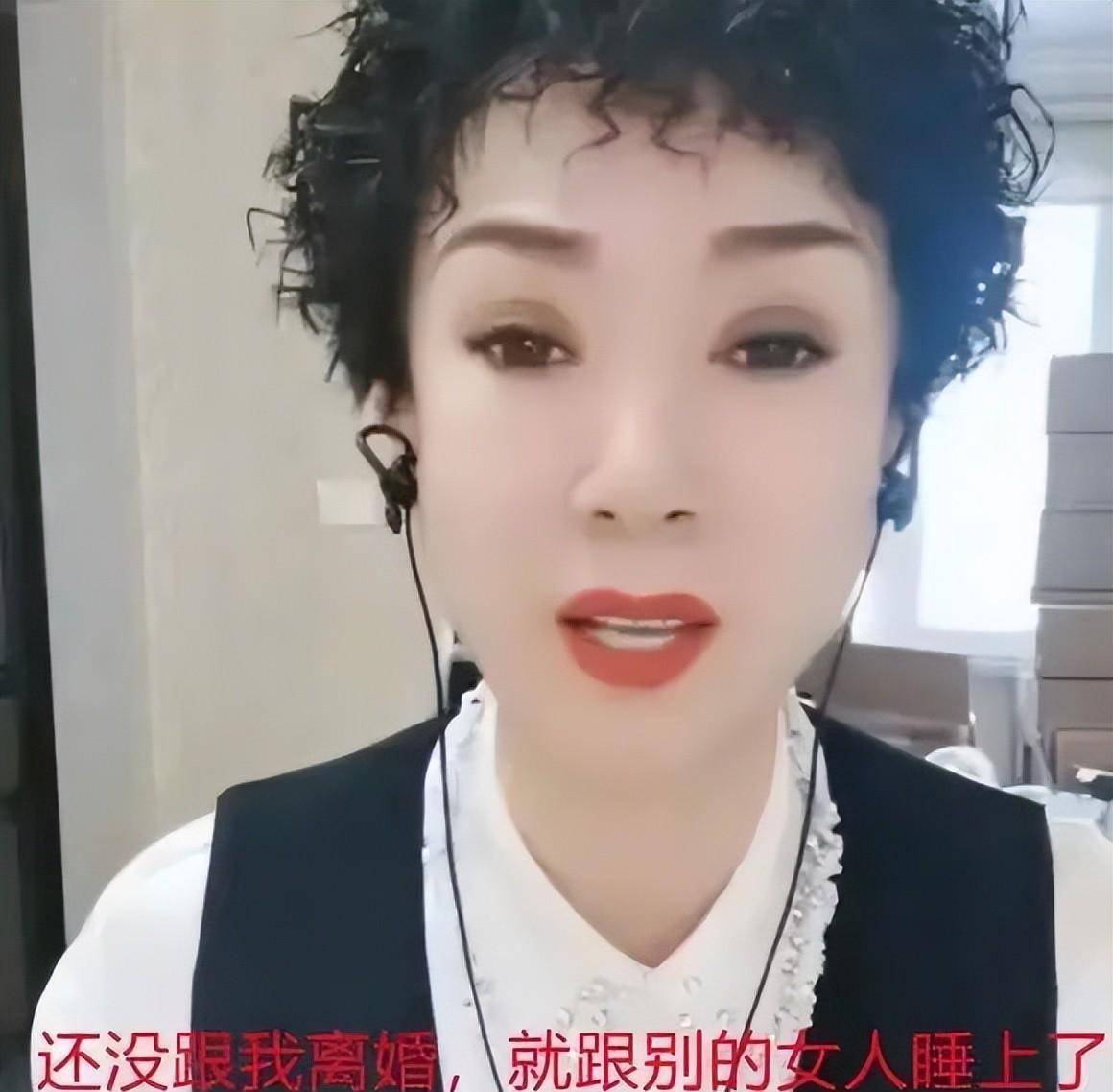 任帅的妻子,是个圈外人.