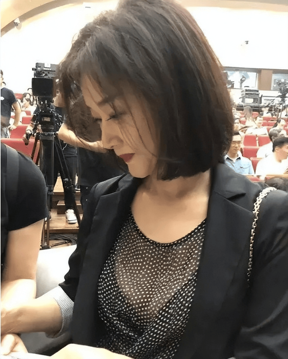 事实证明,"销声匿迹"的宋祖英,早就已经走上了另一条康庄大道_罗浩