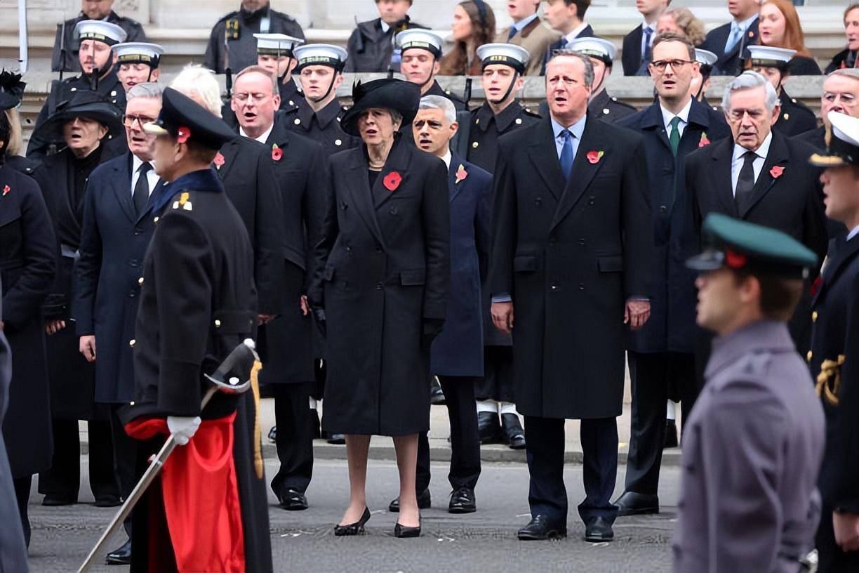 英国前首相卡梅伦和猪图片