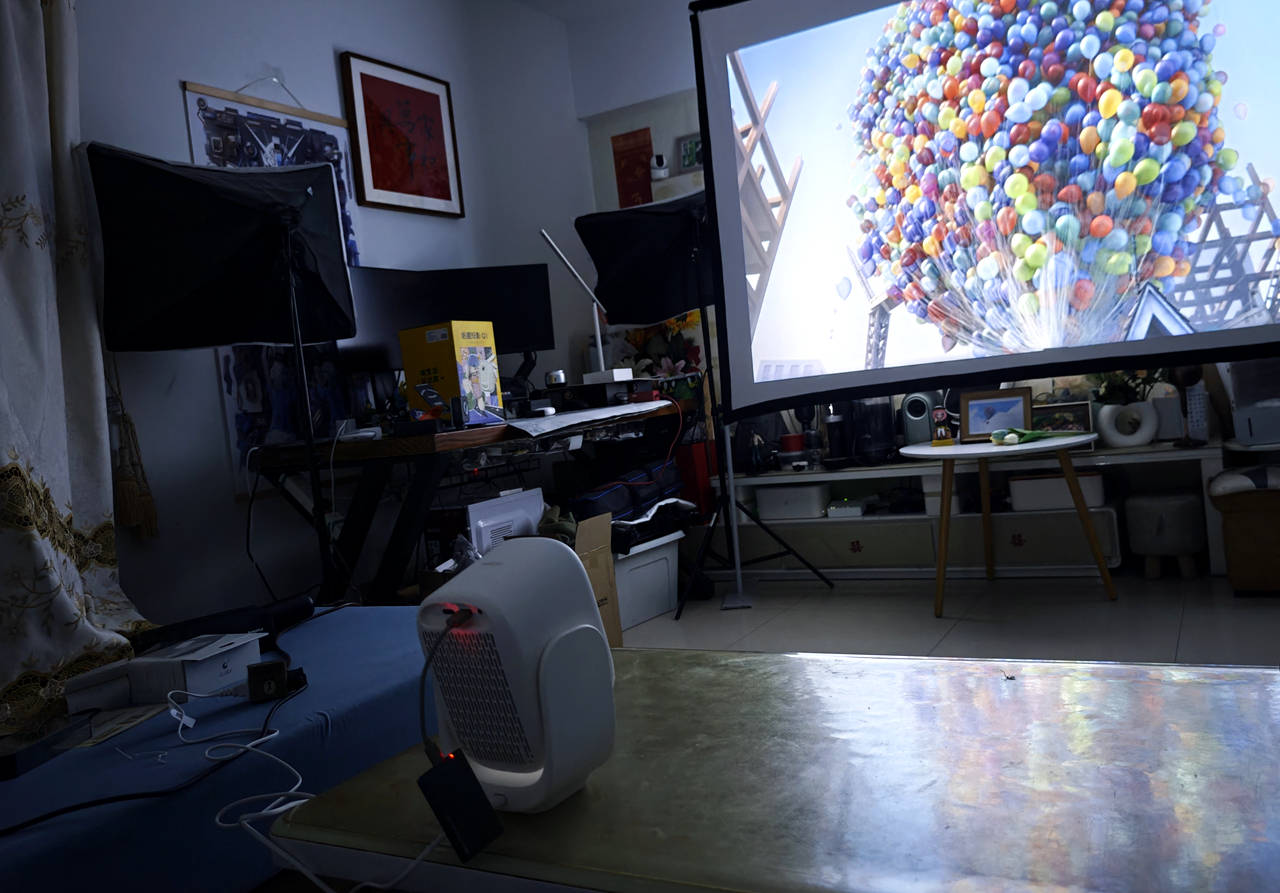 百元小钢炮：哈趣Q1投影仪，最适合露营的投影仪