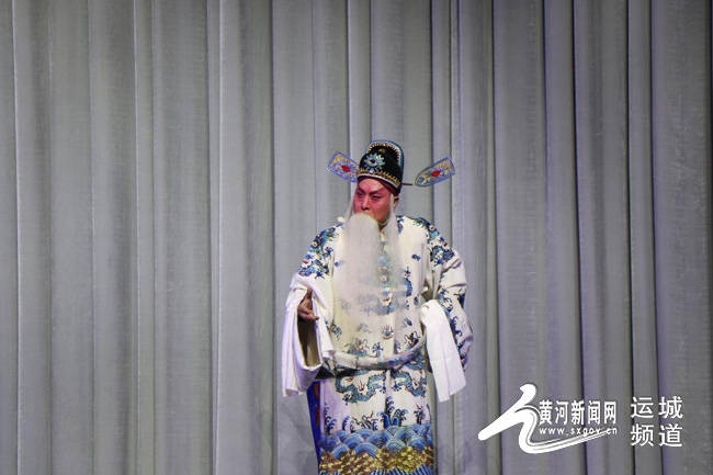 运城市第六届文化"菊花奖"经典剧目《寇准背靴》在蒲景苑精彩展演