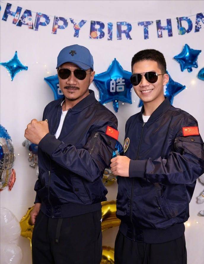 胡军为儿子庆生,16岁康康身高近190颜值高,与妈妈生日仅隔一天