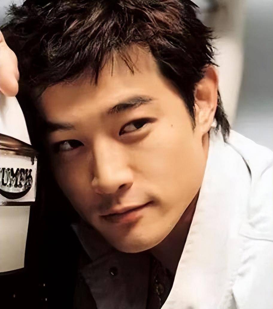 当年陷入牵手门事件,哭着说"我是受害者"的黄维德,怎么样了_伊能静