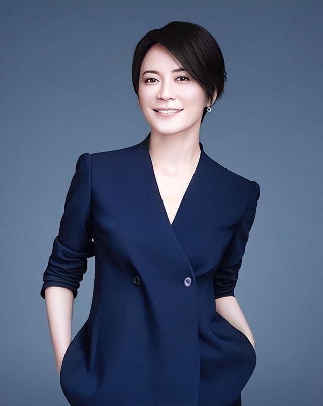俞飞鸿:51岁身边追求者不断,不恋爱不结婚,一个人生活也很幸福_杨玏