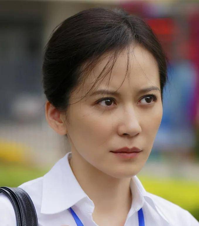 俞飞鸿:51岁身边追求者不断,不恋爱不结婚,一个人生活也很幸福_杨玏