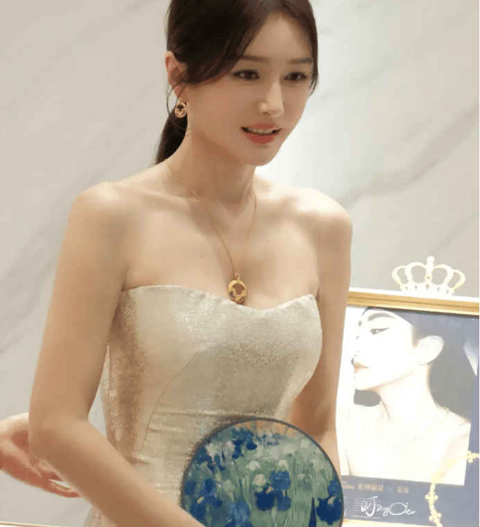 六位当红女星写真惊艳亮相，纯真与魅惑交织令人沉醉