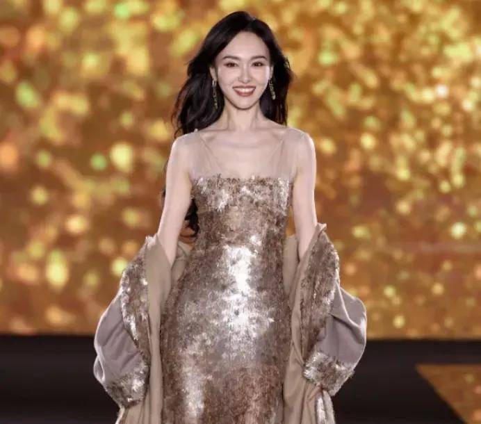 六位当红女星写真惊艳亮相,纯真与魅惑交织令人沉醉 第13张 六位当红女星写真惊艳亮相,纯真与魅惑交织令人沉醉 第13张