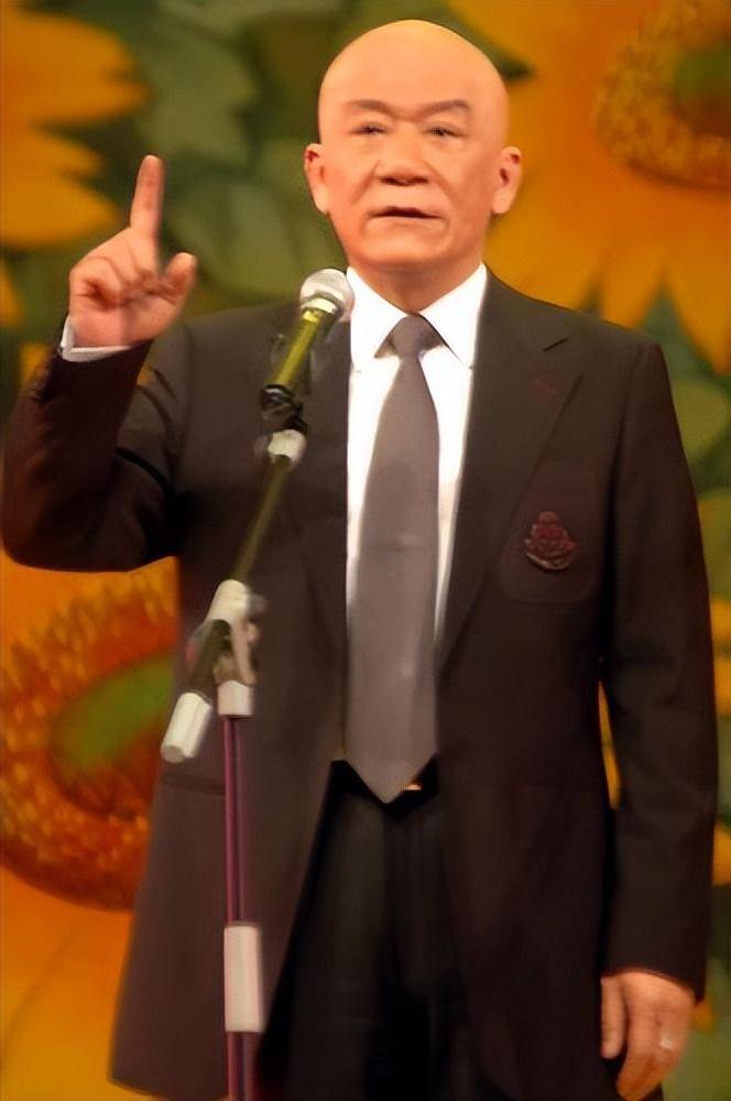 说完,他竖起两根手指比了个 "二" 的手势,随后愤然离席,从此与常宝华
