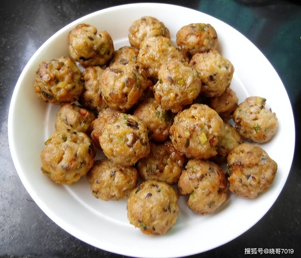 这样做的油炸香菇丸子,外脆里嫩,简直太香啦!