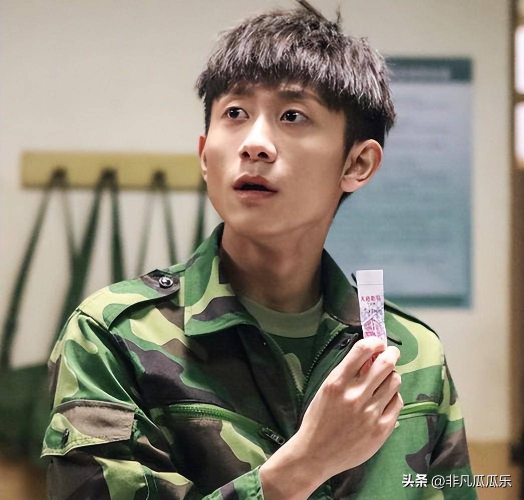 夏雨则更偏安静沉稳,毕竟岁数比张一山大了不少,他之前和袁泉,还有