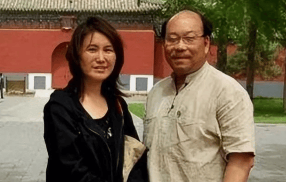 演员王茜:嫁大23岁导演徐庆东,丈夫劳累病逝,她的选择让人泪目