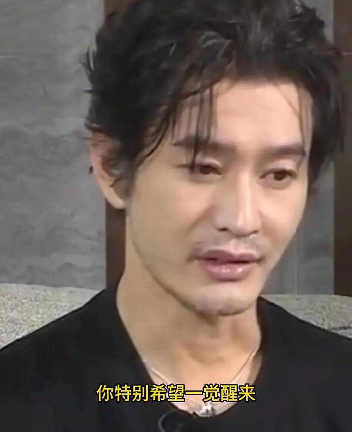 黄晓明最新采访,胡子拉碴头发潦草,称希望这一切都是一场梦