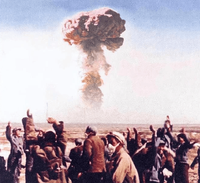 1964年中国第一颗原子弹爆炸时,世界大国都什么反应?英国最激烈