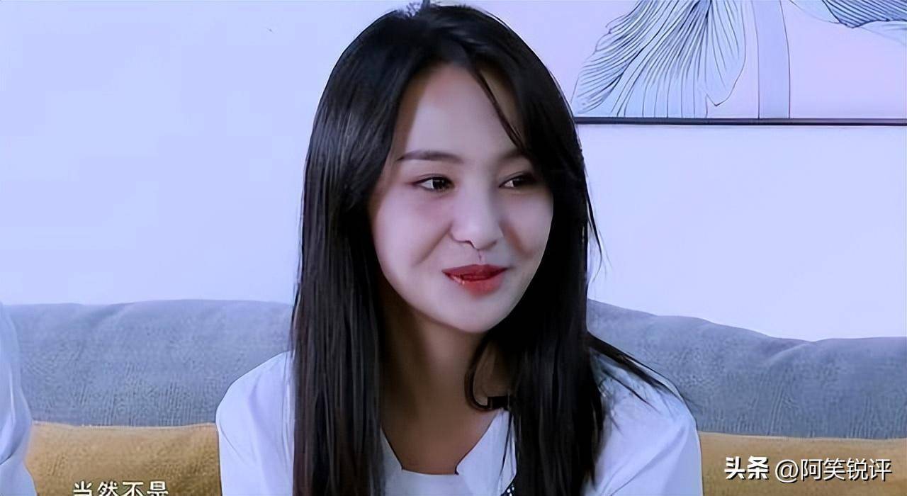 郑爽33岁现状:美国滞留,胖秃,弃养,卑微敬酒白男