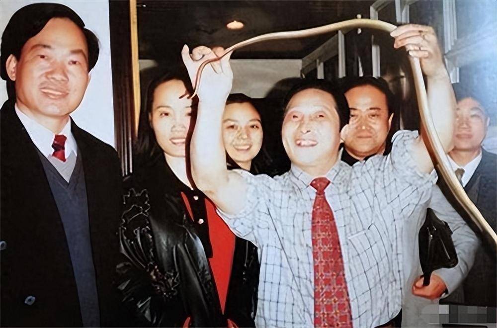"气功大师"王林:靠坑蒙拐骗敛财上亿,65岁病死狱中