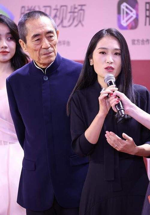 张艺谋老婆18岁怀孕图片