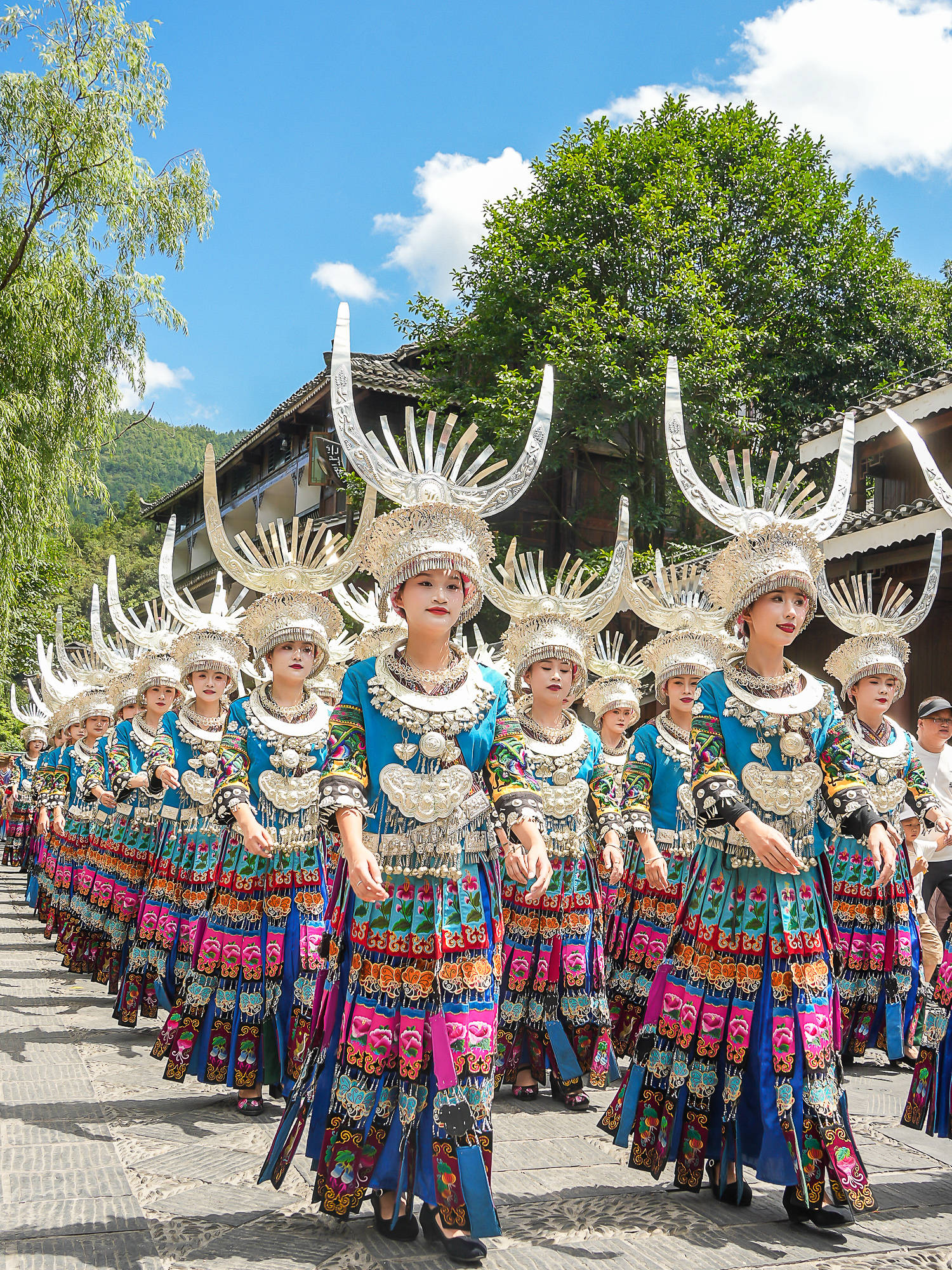 广西苗族服饰介绍图片