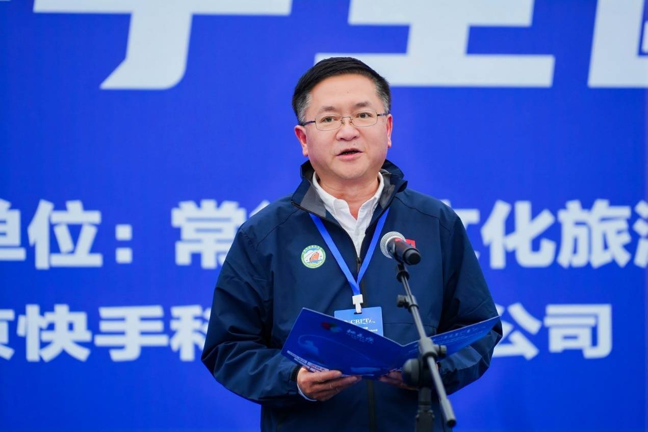 原农业部副部长,中国休闲垂钓协会名誉会长齐景发授牌,桃花源旅游管理