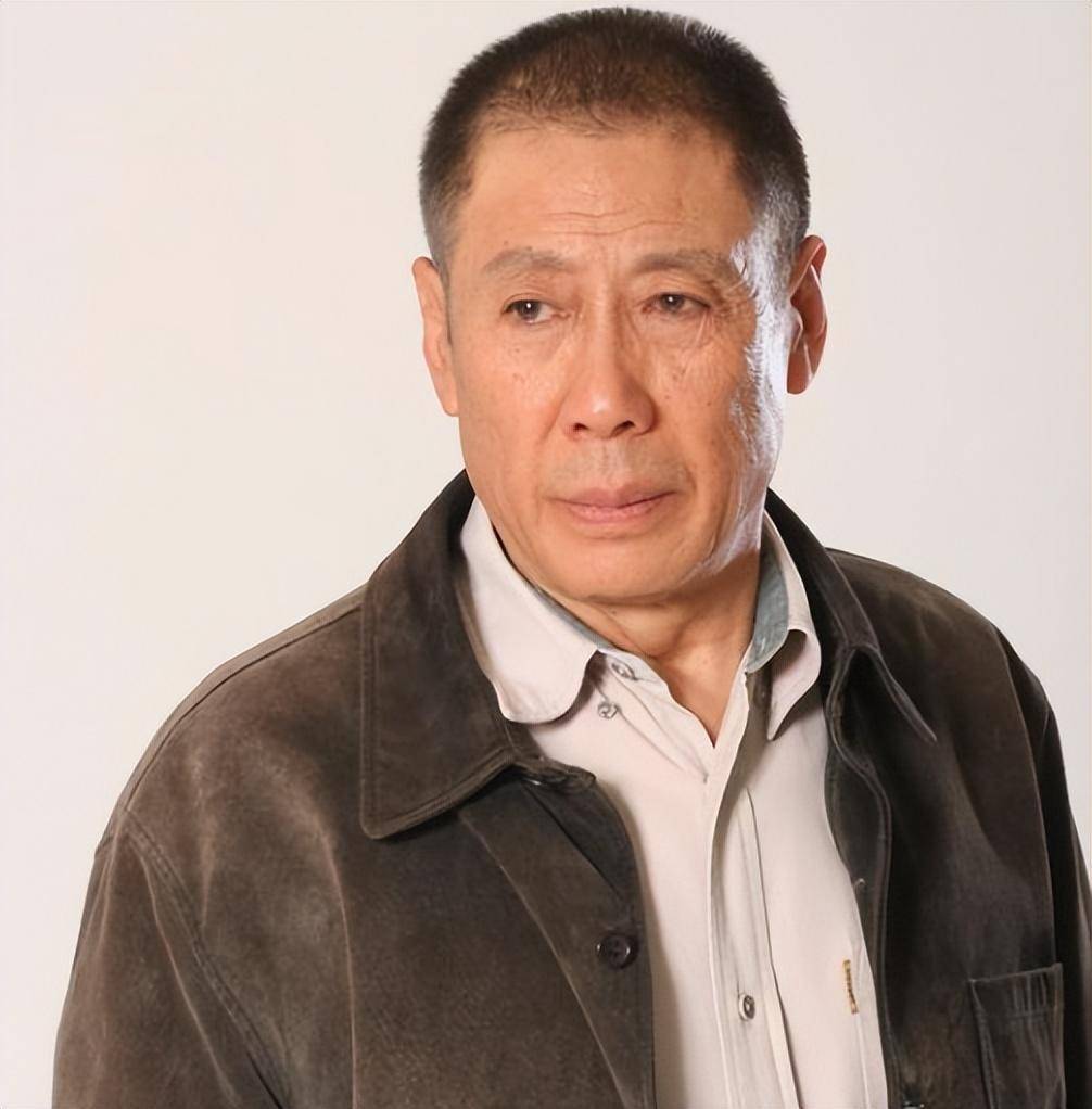 烟瘾很大,衣服都是破洞,小30岁妻子罕见露面_陈晓黎_胡玫_网友