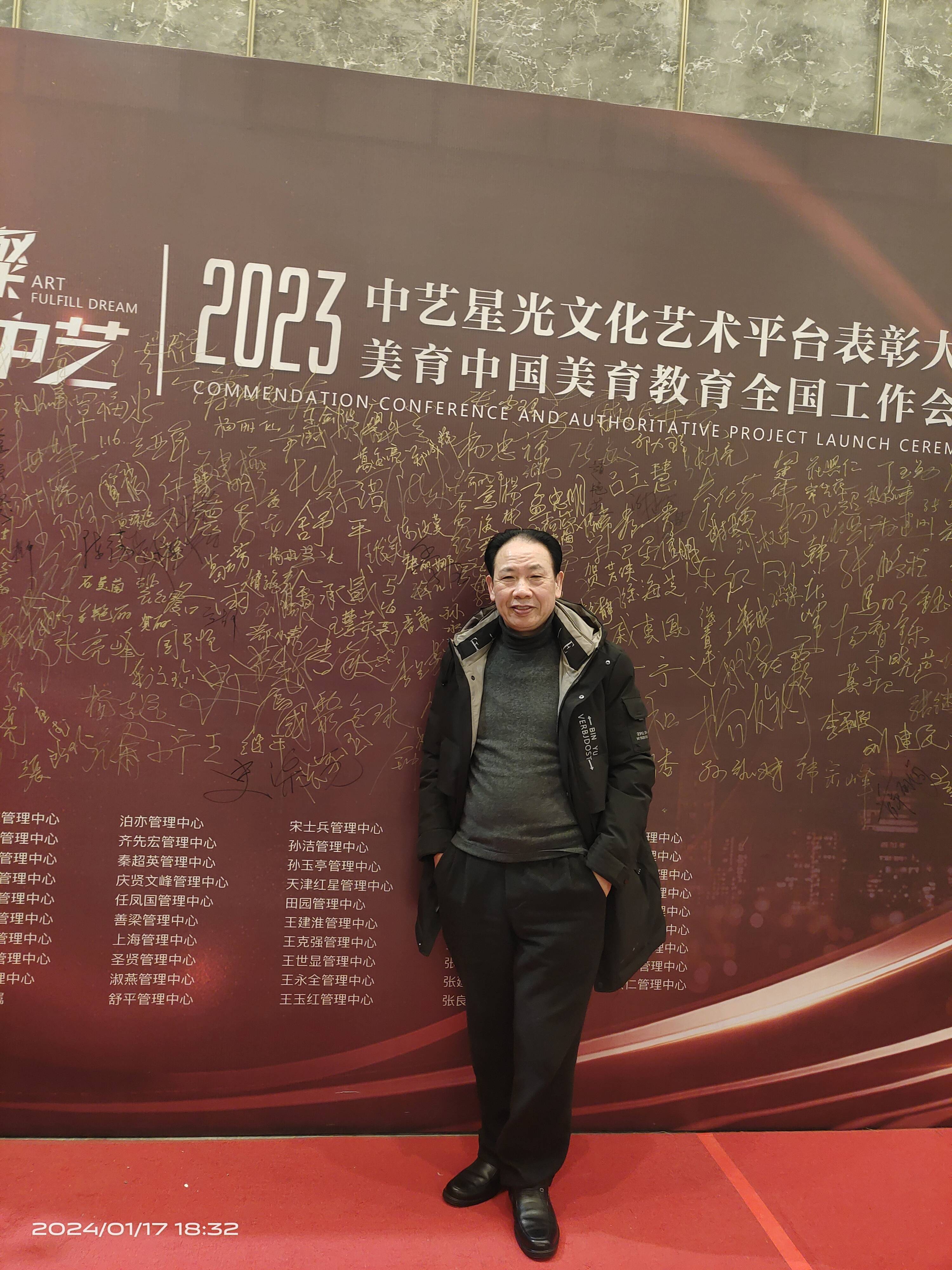 艺术简介:谢建平,昵称宠辱不惊,生于1963年,四川省广安市人,曾从事