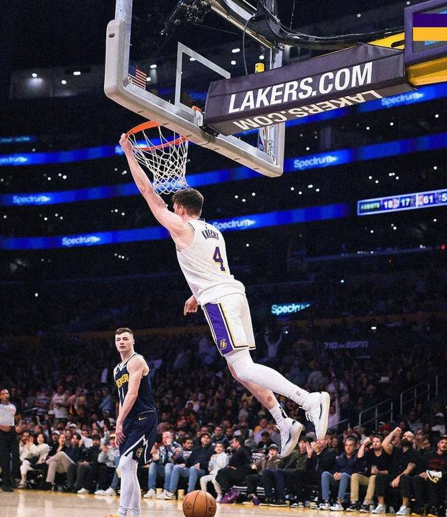 约基奇狂砍三双统治内线 雷霆青年军难挡掘金攻势