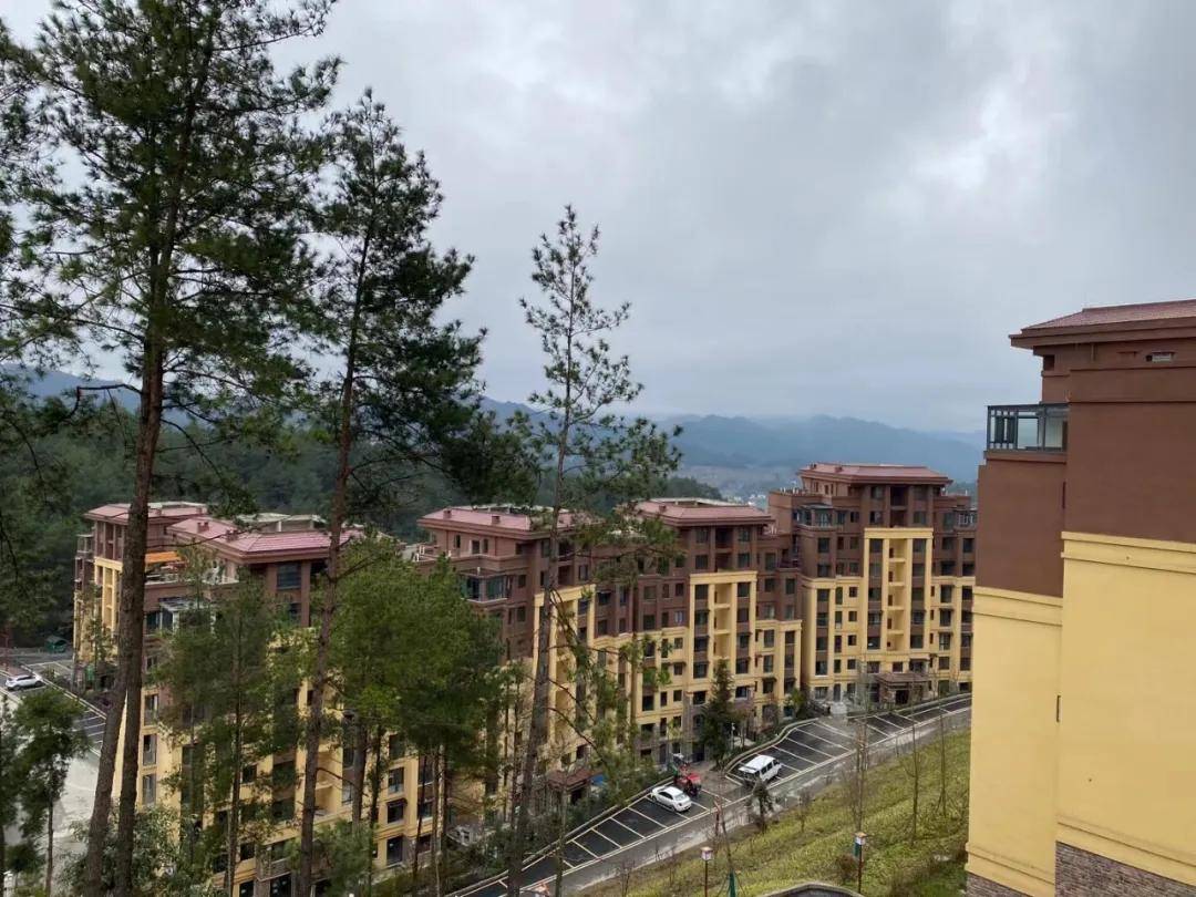 枕泉翠谷国际旅游度假区坐落于贵州省北部的革命圣地,遵义市桐梓县楚