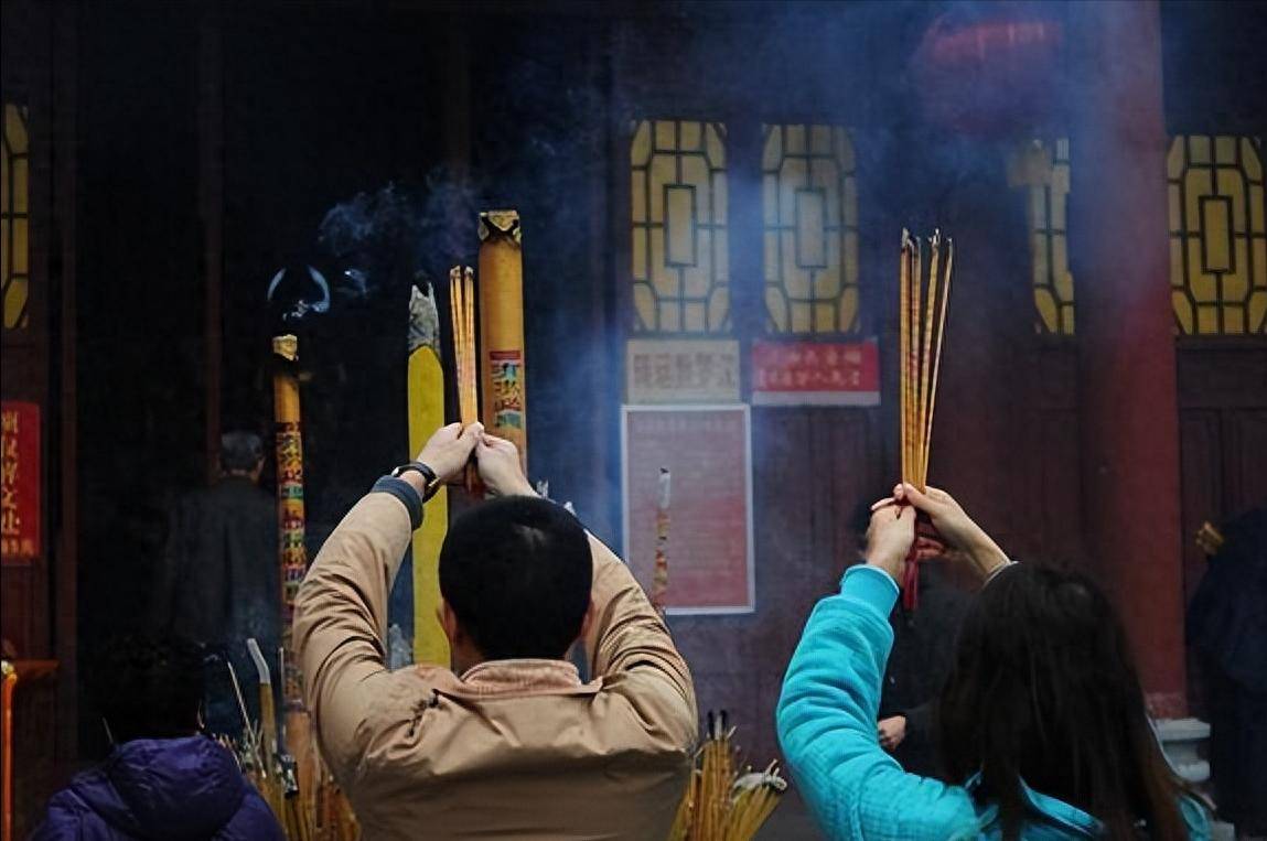 民间上香仪式的两大禁忌,很多人都忽略了,你犯过没有?