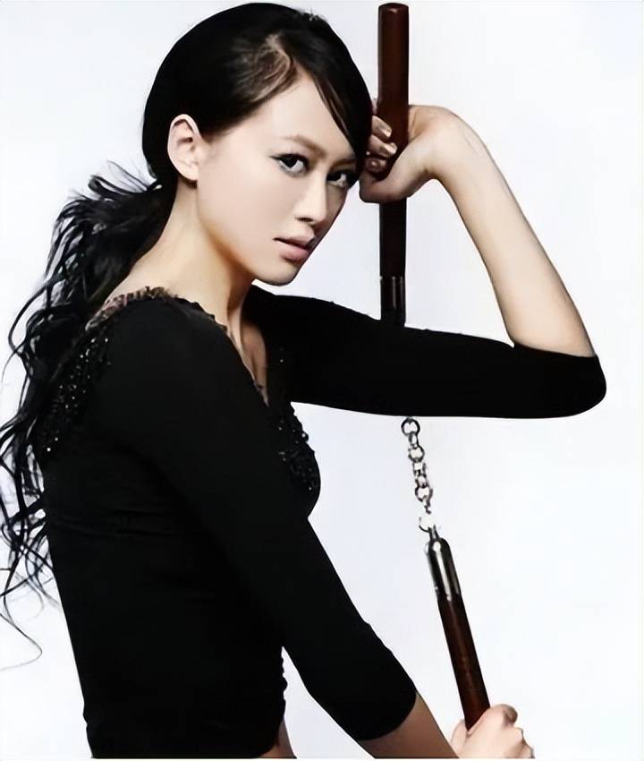 2002年体操女神戴菲菲退役后过得如何?在北大任教,还进军娱乐圈