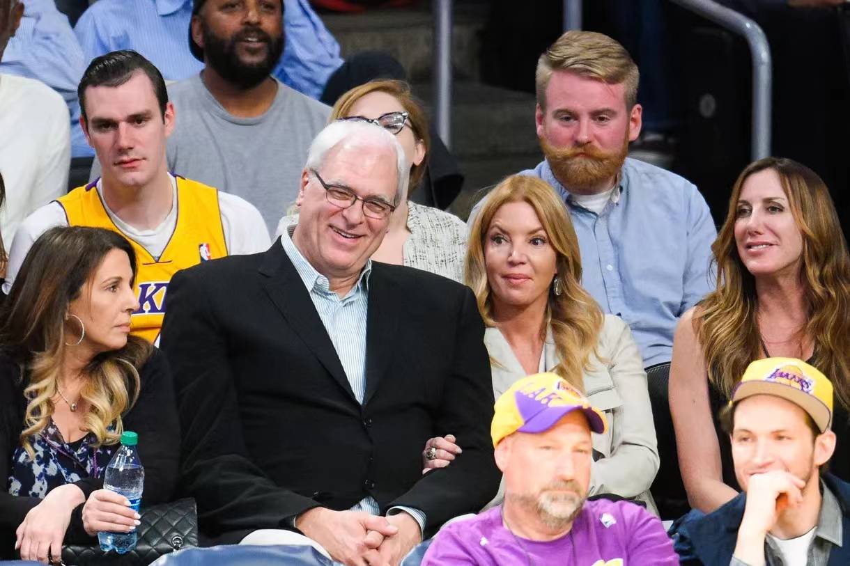 传奇名帅菲尔·杰克逊竟建议湖人交易勒布朗?真相令人唏嘘