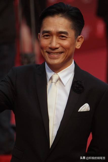 荣耀之光:香港科技大学学位颁授典礼见证梁朝伟获人文学荣誉博士