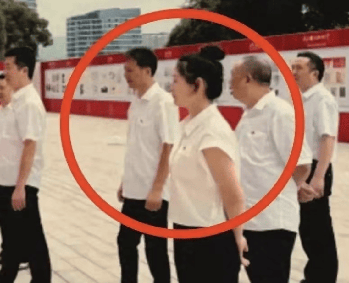 四川巴中女干部岳勇某,撩骚和出轨乡镇男干部段某,就在党校里