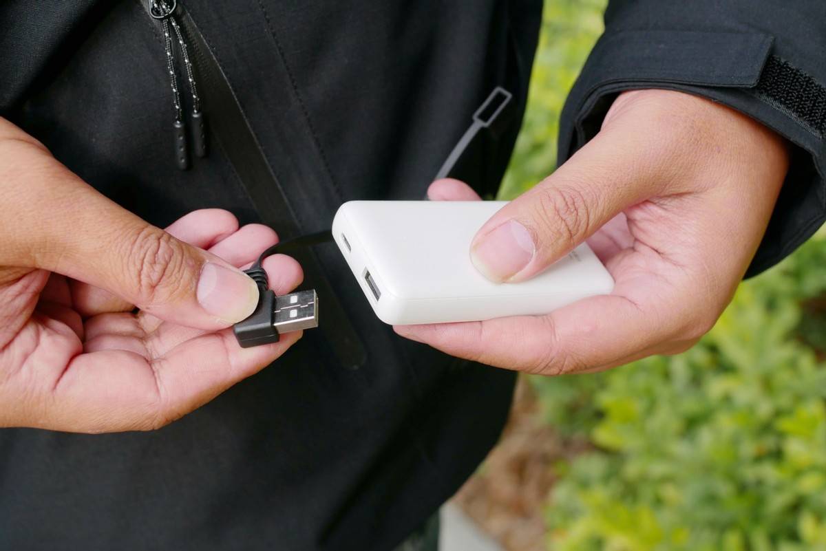 RUNYON智能温控抗寒气绒服：冬日出行好物，科技与时尚的完美碰撞