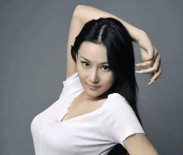 她曾是中国"乳神",身材好到爆炸,曾出演《一路向西