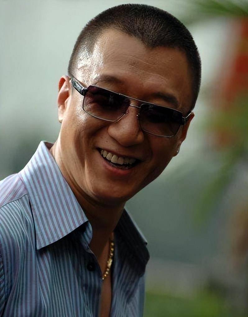 三年无戏可拍,曾经风光无两的"颜王"孙红雷,如今在干什么