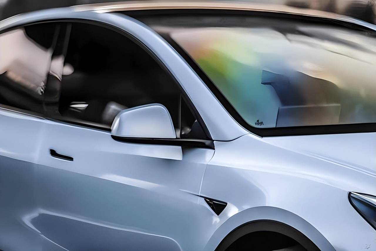 汽车玻璃贴膜到底有没有用?几乎成了每辆车的标配,车主却这样说