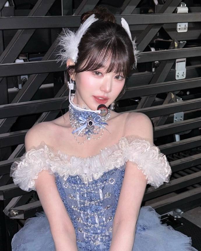 张元英优雅天鹅造型引热议,网友:就是天鹅湖里的公主