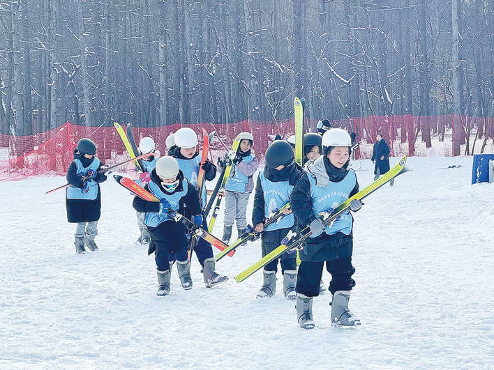 净月潭滑雪场正式开业 感受冰雪激情 体验城市滑雪乐趣！