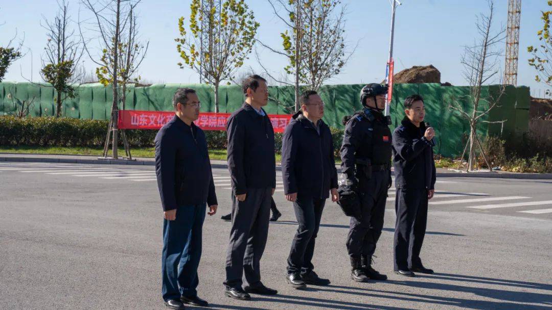 学校党委副书记,纪委书记曾宪明任总指挥,莱西市公安局治安大队大队长