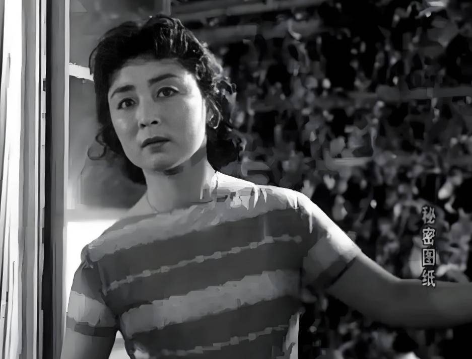 演员,又先后在《林海雪原》中饰演了白茹,在《东进序曲》中饰演了小妹