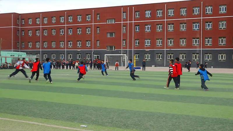 墨玉县第一小学学生艾萨杜拉·阿巴拜科日说:"能在这样的比赛中展示