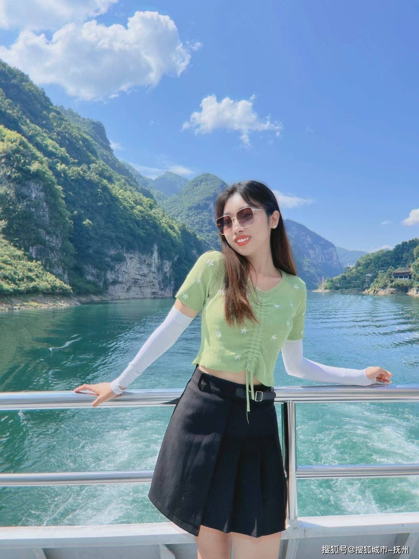 重庆最美女孩=重庆最美女孩鬼脸