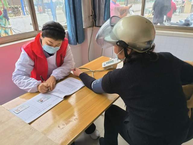“志”在心中 “愿”在行动 丨泰州海陵新莲花社区举行“12·5”国际志愿者日主题活动